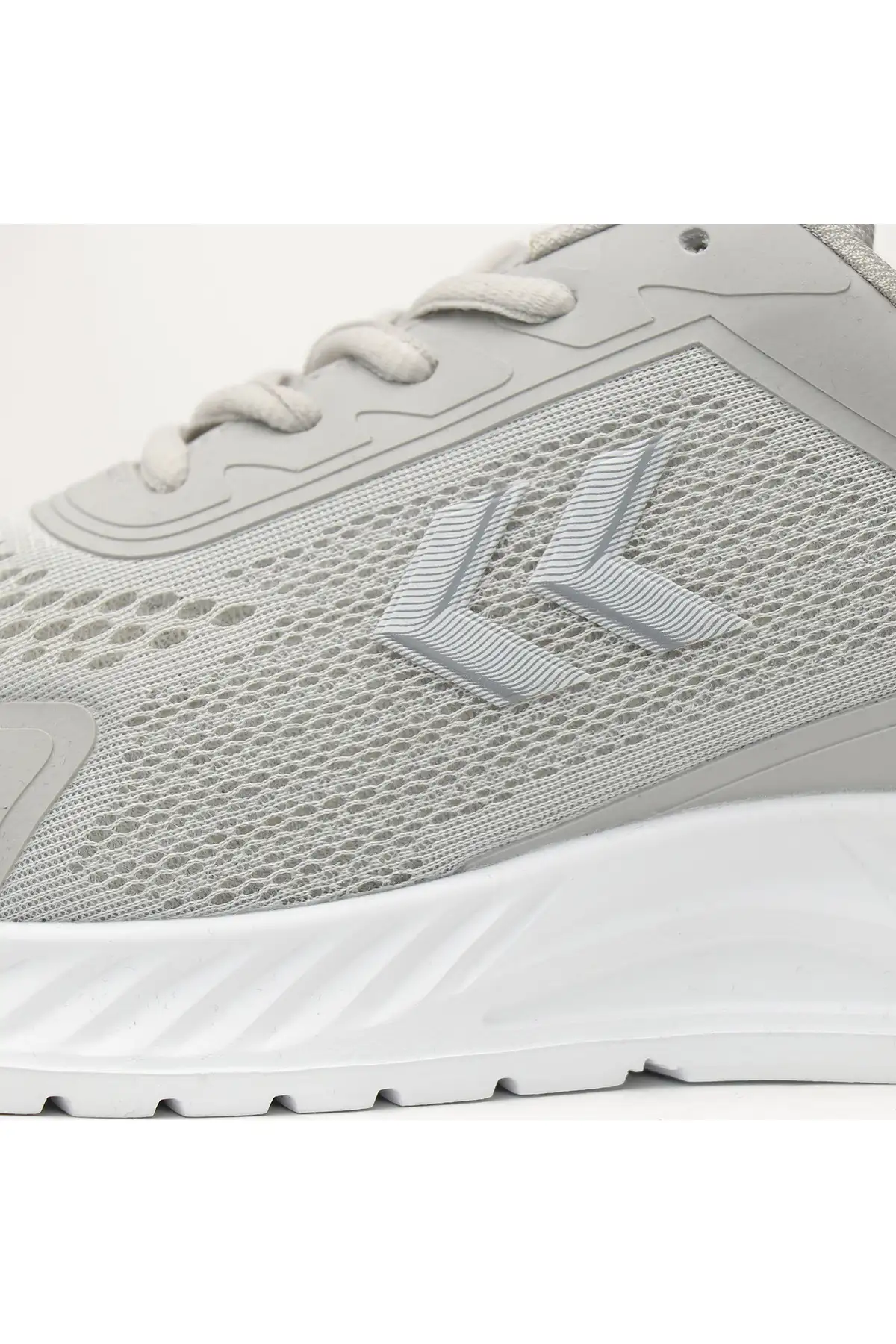 کفش اسپرت مردانه بالن  برند hummel - 8077 کفش اسپرت مردانه بالن برند hummel - 8077