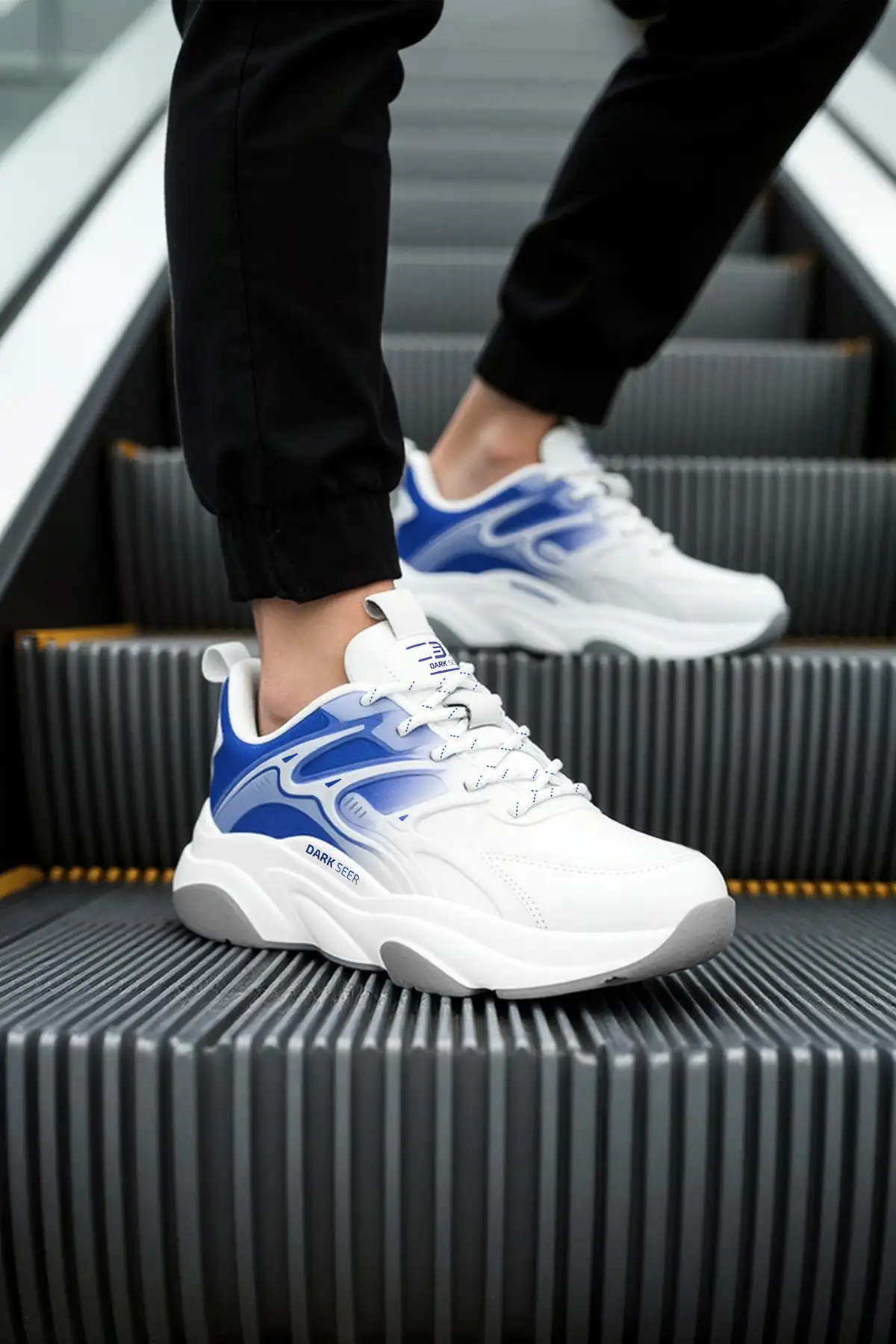 کفش سایز بزرگ مردانه  ورزشی سفید و آبی DS STORM مخصوص همه جنسیتها برند Dark Seer - 7897 کفش سایز بزرگ مردانه ورزشی سفید و آبی DS STORM مخصوص همه جنسیتها برند Dark Seer - 7897