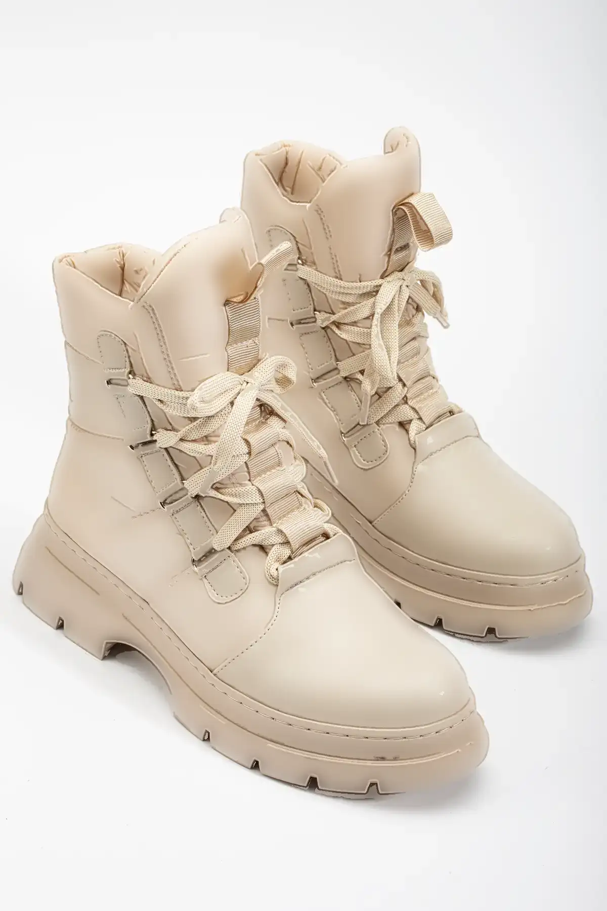 بوت و نیم بوت زنانه  برفی  با زیره ضخیم  بنددار به رنگ بژ برند Tonny Black - 8361 بوت و نیم بوت زنانه برفی با زیره ضخیم بنددار به رنگ بژ برند Tonny Black - 8361