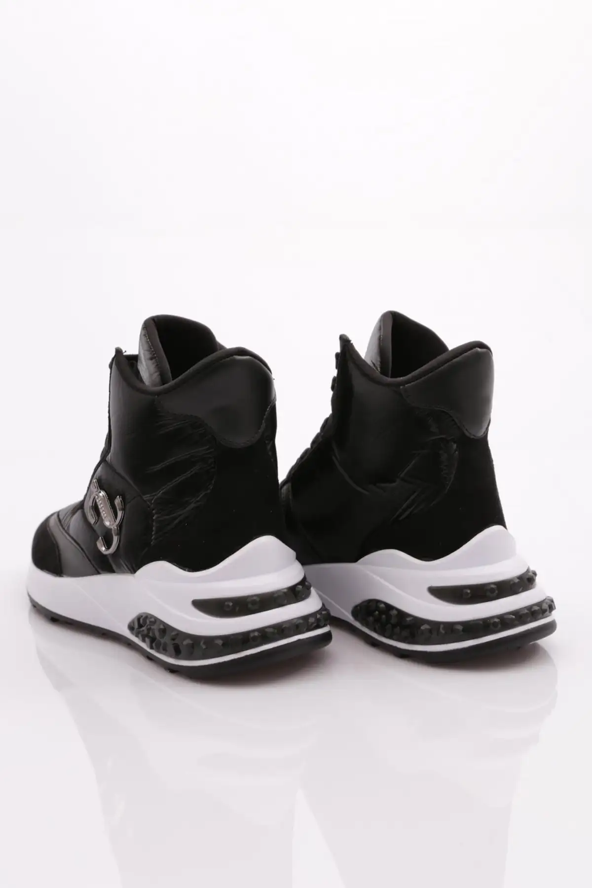 بوت و نیم بوت زنانه چکمه برفی  مشکی لاکدار 16103363 برند Dgn - 8354 بوت و نیم بوت زنانه چکمه برفی مشکی لاکدار 16103363 برند Dgn - 8354