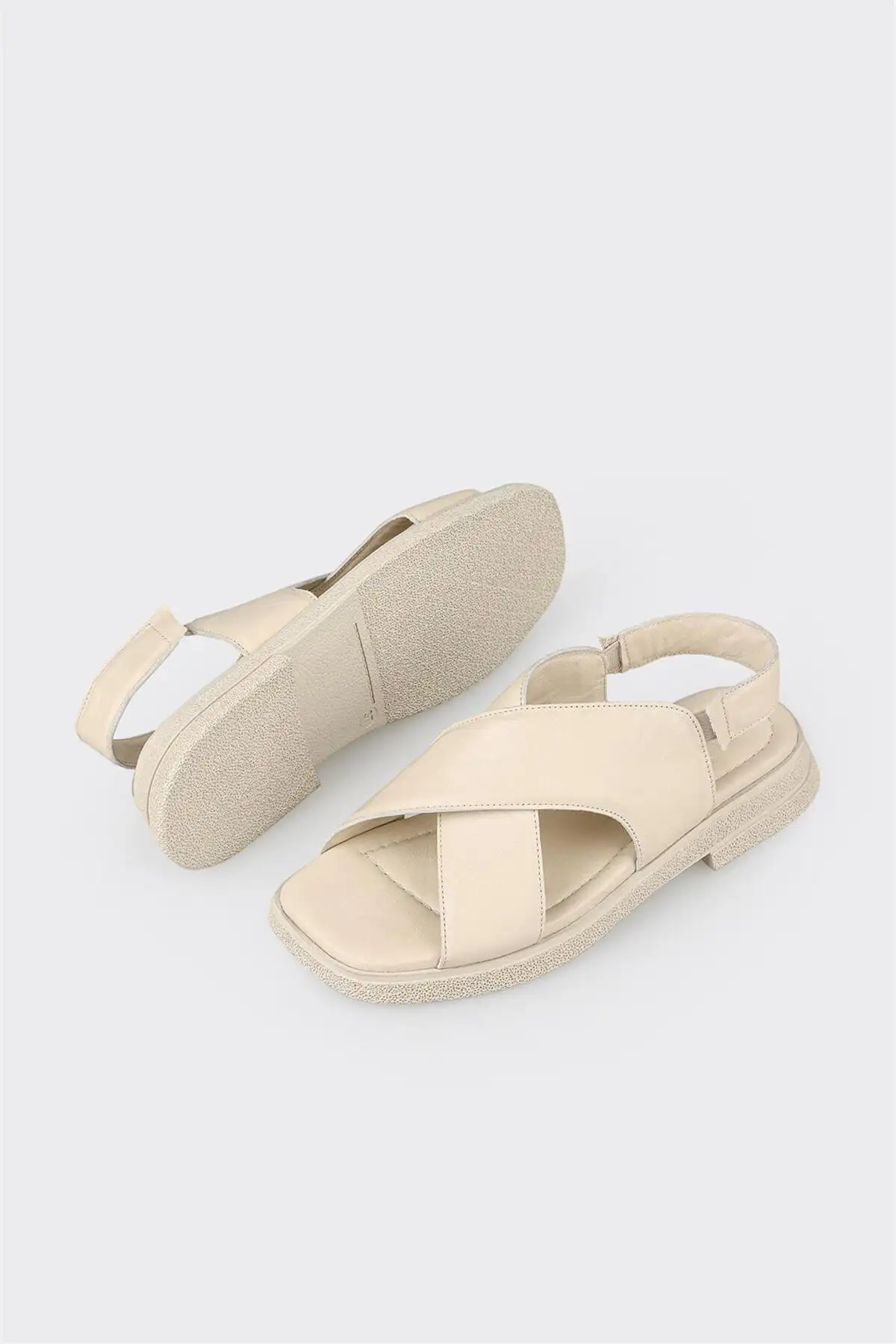 کفش صندل زنانه تخت چرم اکرو برند Elle - 8262