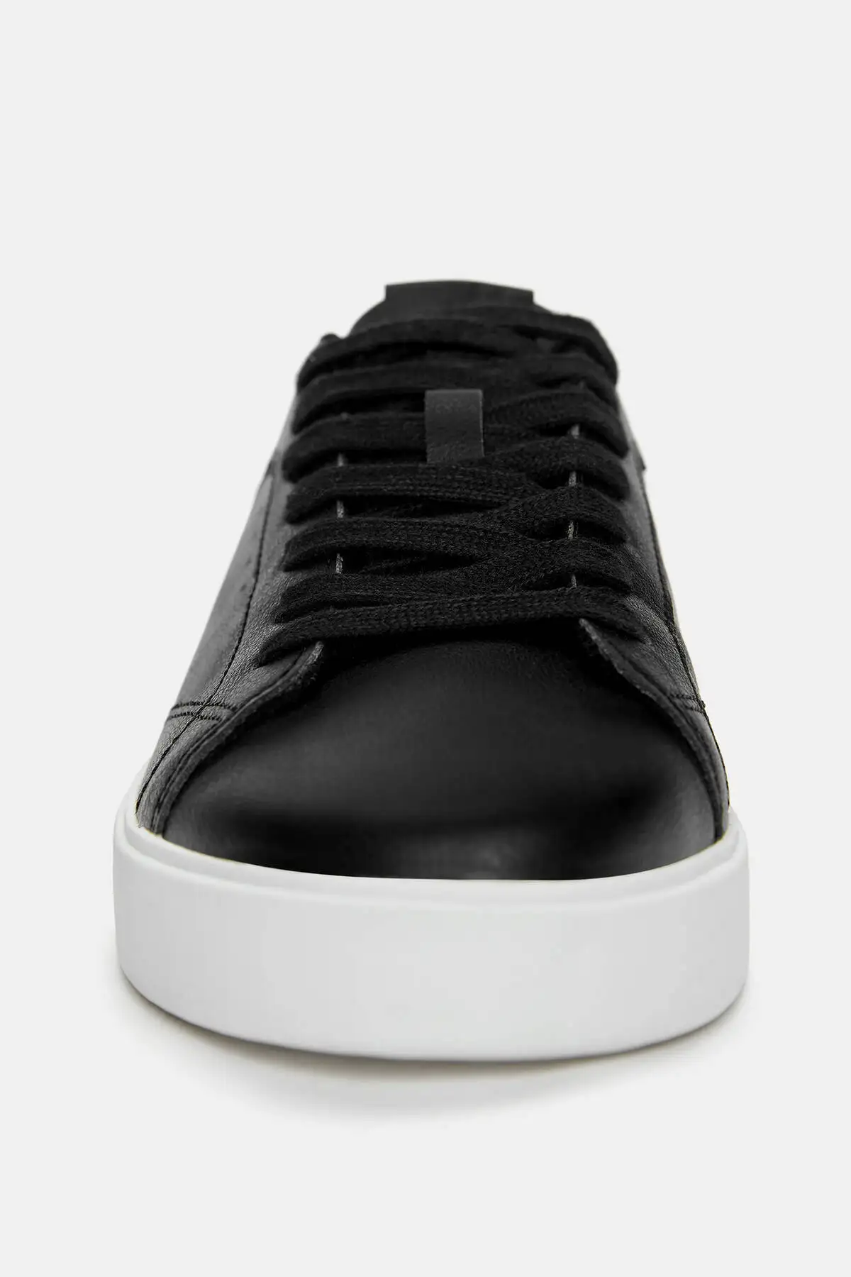 کفش سایز بزرگ مردانه  ورزشی ساده با جزئیات کنتراست برند Pull & Bear - 7858 کفش سایز بزرگ مردانه ورزشی ساده با جزئیات کنتراست برند Pull & Bear - 7858