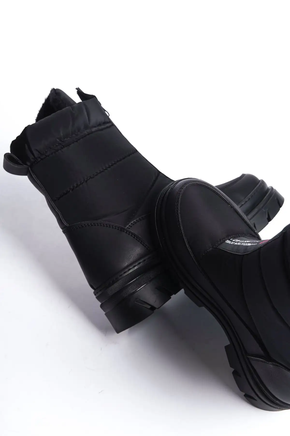 بوت و نیم بوت زنانه چکمه  با زیپ جل  کف ضخیم دندانهدار برند MARSEDO - 7678 بوت و نیم بوت زنانه چکمه با زیپ جل کف ضخیم دندانهدار برند MARSEDO - 7678