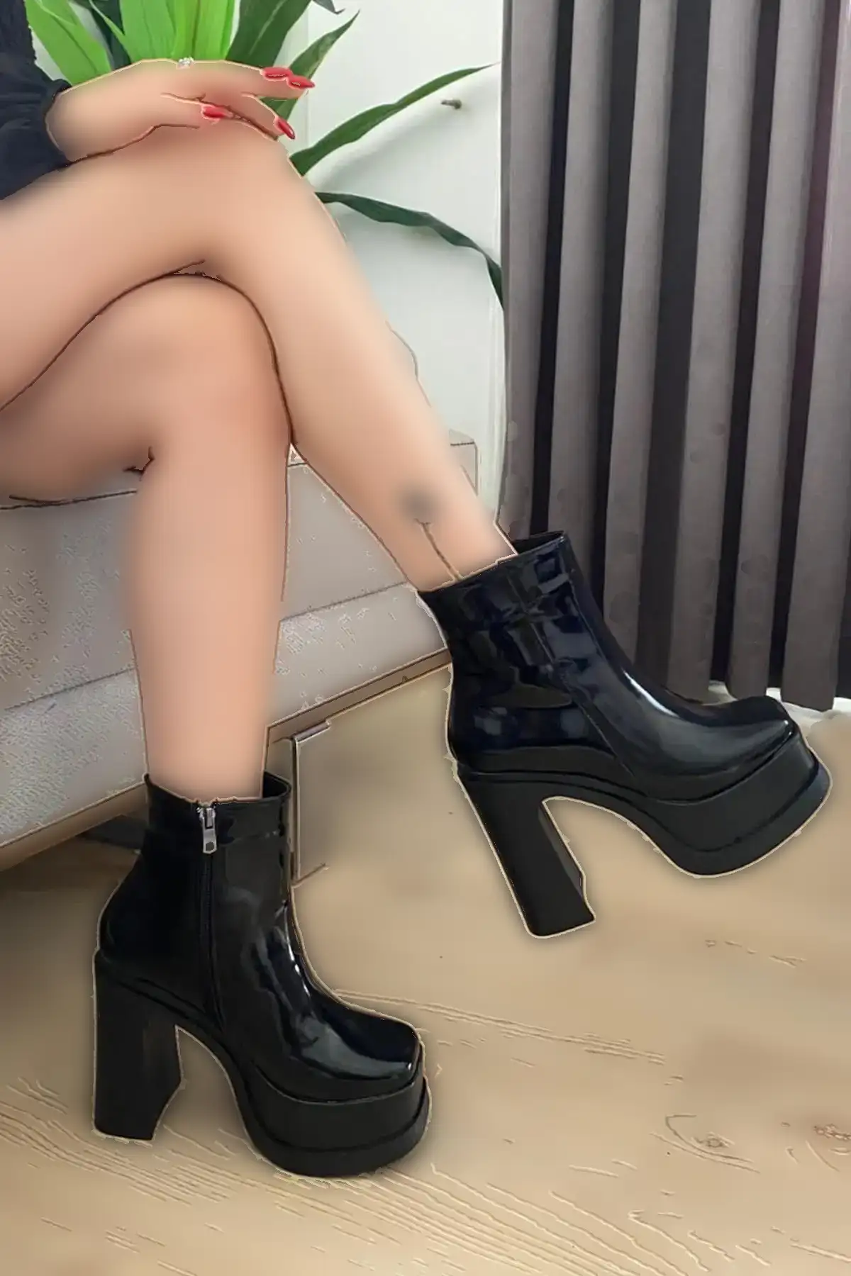 بوت و نیم بوت زنانه  پاشنهدار  سیدنی مشکی با پلتفرم 12 سانتیمتری  زیپ دار برند Preshley - 7766 بوت و نیم بوت زنانه پاشنهدار سیدنی مشکی با پلتفرم 12 سانتیمتری زیپ دار برند Preshley - 7766