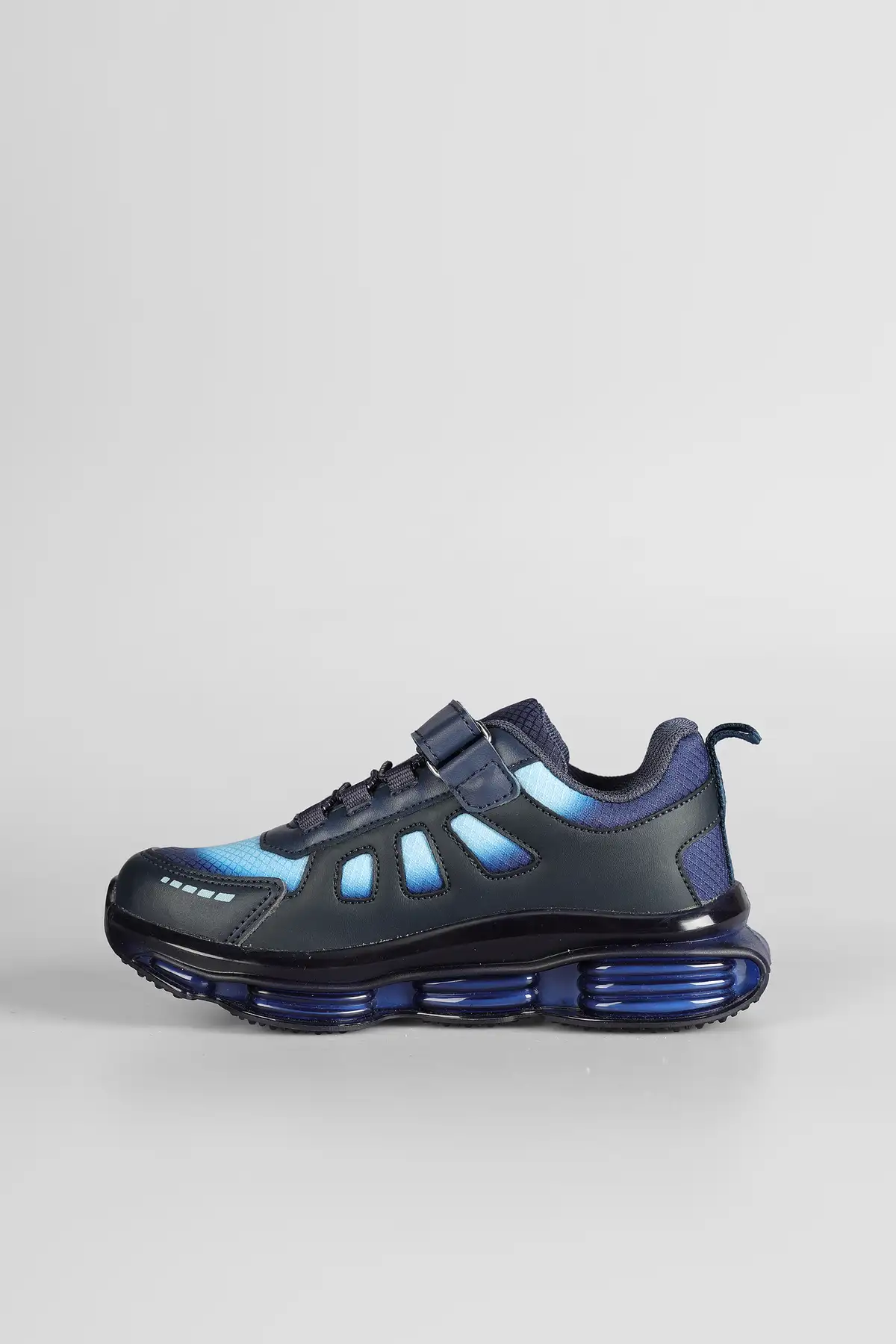 کفش پسرانه ورزشی مردانه با کفی هوایی برای کودکان پیش‌دبستانی رنگ سرمه‌ای برند Vicco - 8284