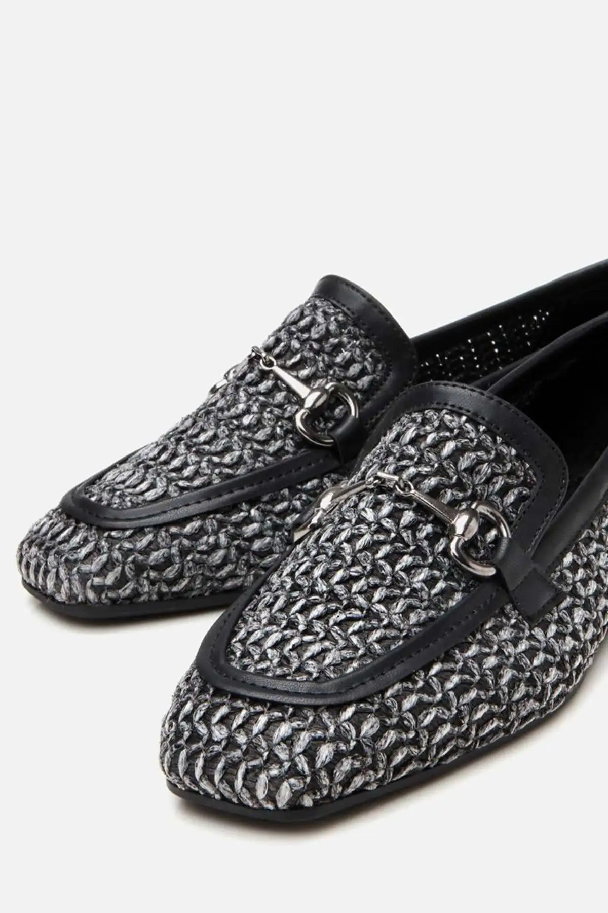 کفش تخت زنانه   قهوهای با جزئیات بافتنی و قفلدار برند Yaya by Hotiç - 8327 کفش تخت زنانه قهوهای با جزئیات بافتنی و قفلدار برند Yaya by Hotiç - 8327