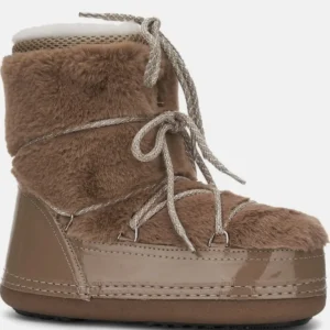 بوت و نیم‌ بوت زنانه Bot کر رزمره راحت با پشتی چرمی کف ضخیم برند green norths - 7686