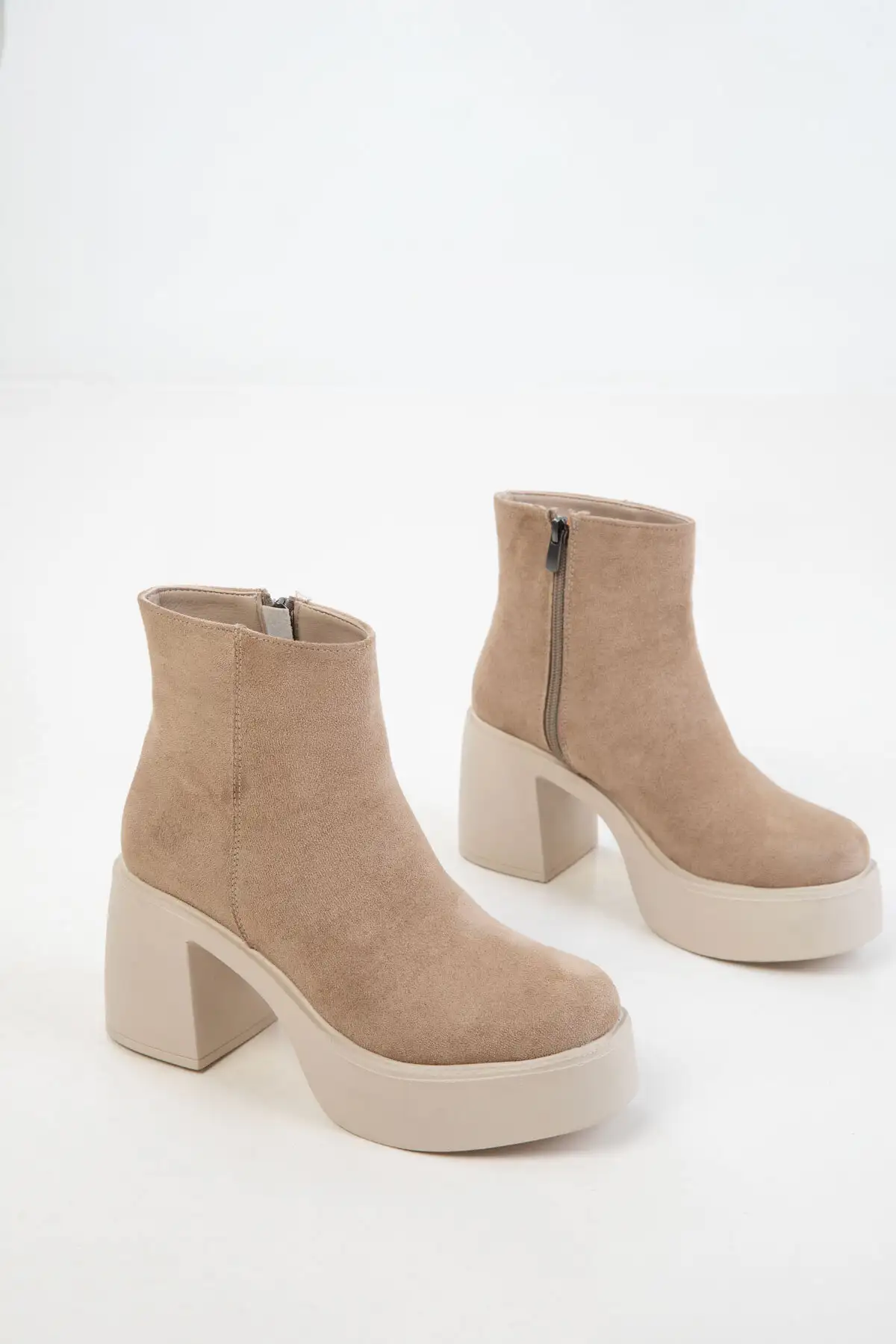 بوت و نیم بوت زنانه   ی  مخمل یزن 19986 برند SOHO - 7789 بوت و نیم بوت زنانه ی مخمل یزن 19986 برند SOHO - 7789