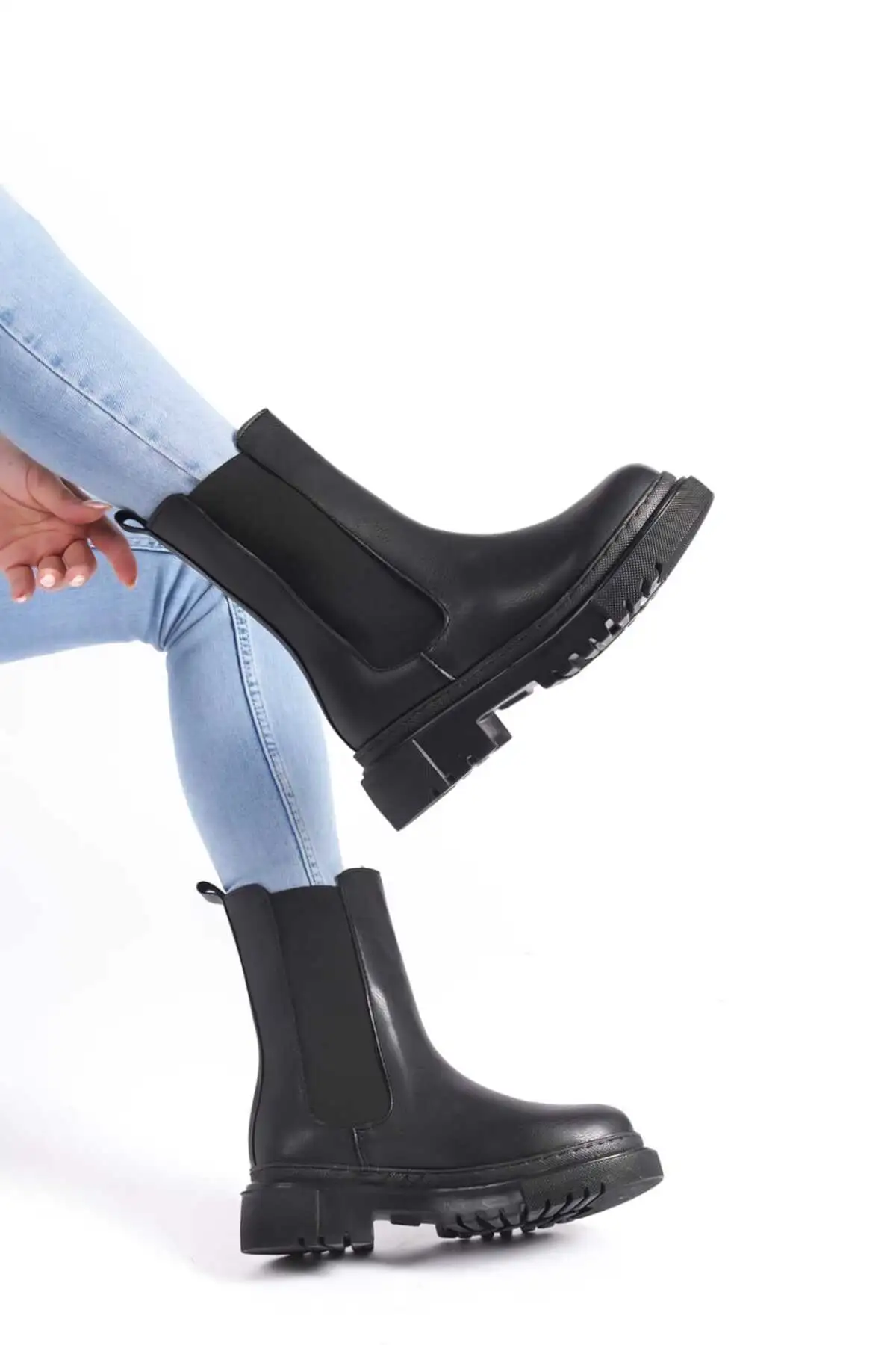 بوت و نیم بوت زنانه چکمه بلند مشکی  با کفی ضخیم  ضد آب مدل Wsb0282 برند Weynes - 7546 بوت و نیم بوت زنانه چکمه بلند مشکی با کفی ضخیم ضد آب مدل Wsb0282 برند Weynes - 7546