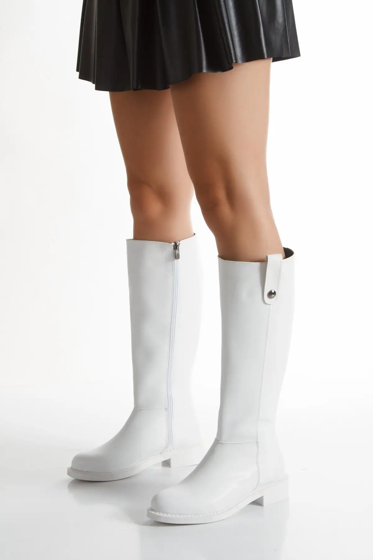 بوت و نیم بوت زنانه چکمه رزمره با پنجه تخت  سایز مناسب برند muhhu moda - 8086 بوت و نیم بوت زنانه چکمه رزمره با پنجه تخت سایز مناسب برند muhhu moda - 8086