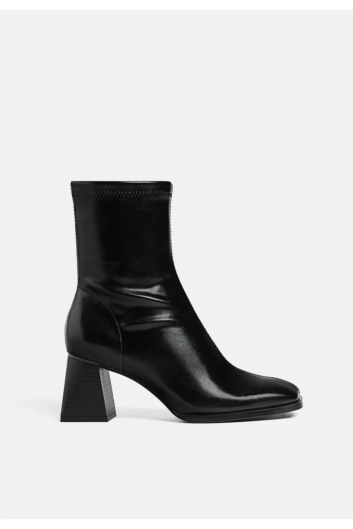 بوت و نیم بوت زنانه چکمه پاشنهبلند متسط با مچ کشی برند Stradivarius - 7555 بوت و نیم بوت زنانه چکمه پاشنهبلند متسط با مچ کشی برند Stradivarius - 7555