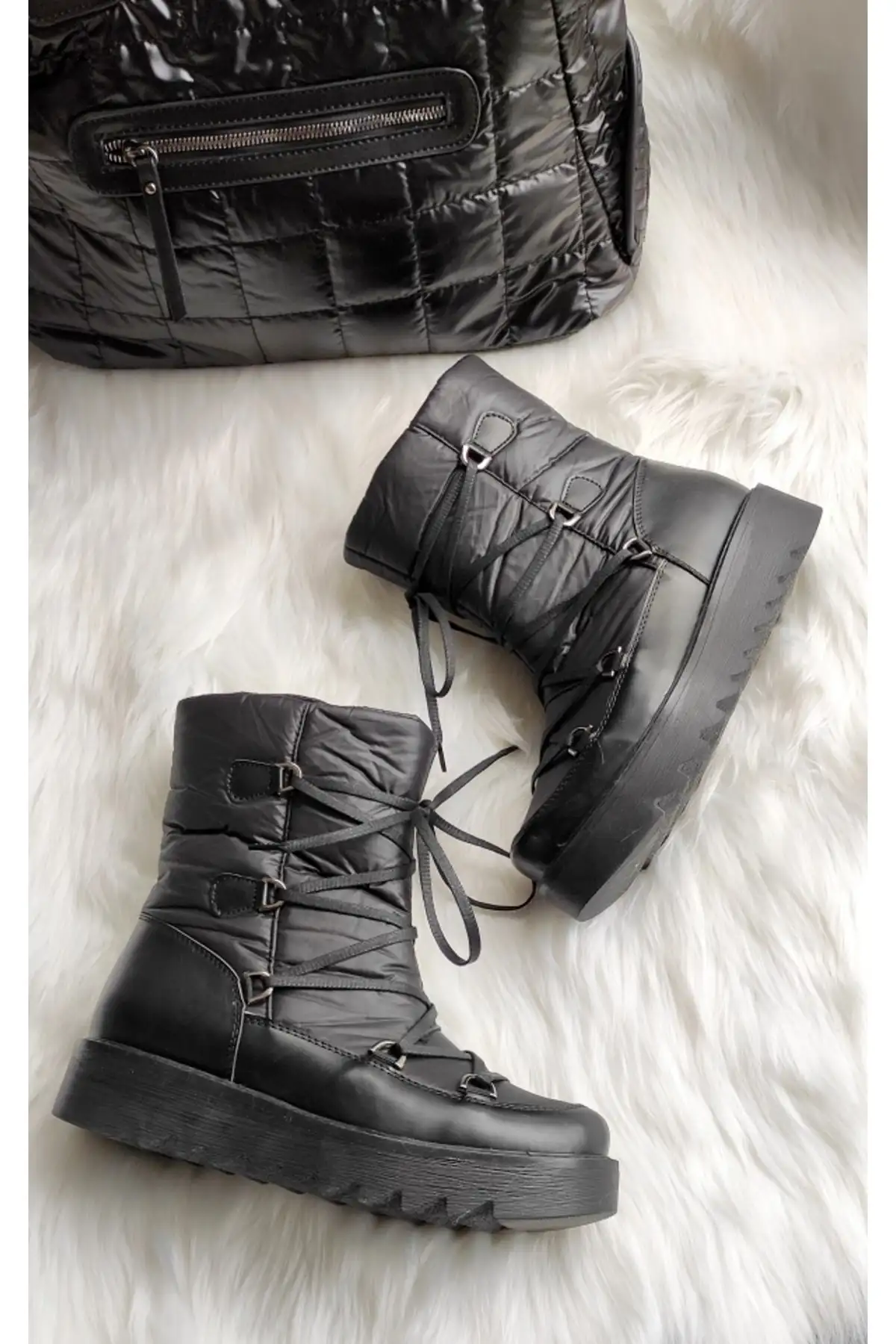 بوت و نیم بوت زنانه کفش برفی  با جزئیات بند برند Genel Markalar - 7674 بوت و نیم بوت زنانه کفش برفی با جزئیات بند برند Genel Markalar - 7674