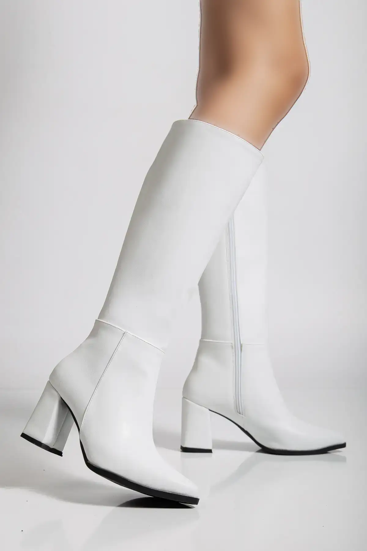 بوت و نیم بوت زنانه چکمههای پاشنه بلند  با زیپ سفید تا زان برند LEMUES SHOES - 8085 بوت و نیم بوت زنانه چکمههای پاشنه بلند با زیپ سفید تا زان برند LEMUES SHOES - 8085