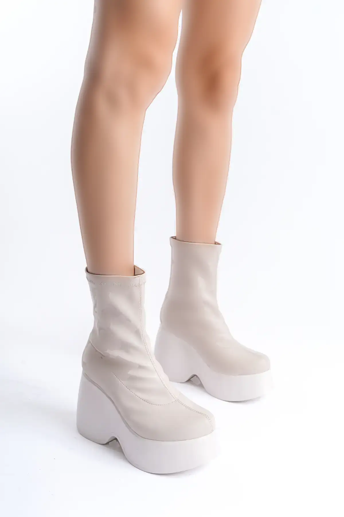 بوت و نیم بوت زنانه   پلتفرم کیت مدل استرچ رنگ بژ برند SEEM & BE - 7815 بوت و نیم بوت زنانه پلتفرم کیت مدل استرچ رنگ بژ برند SEEM & BE - 7815