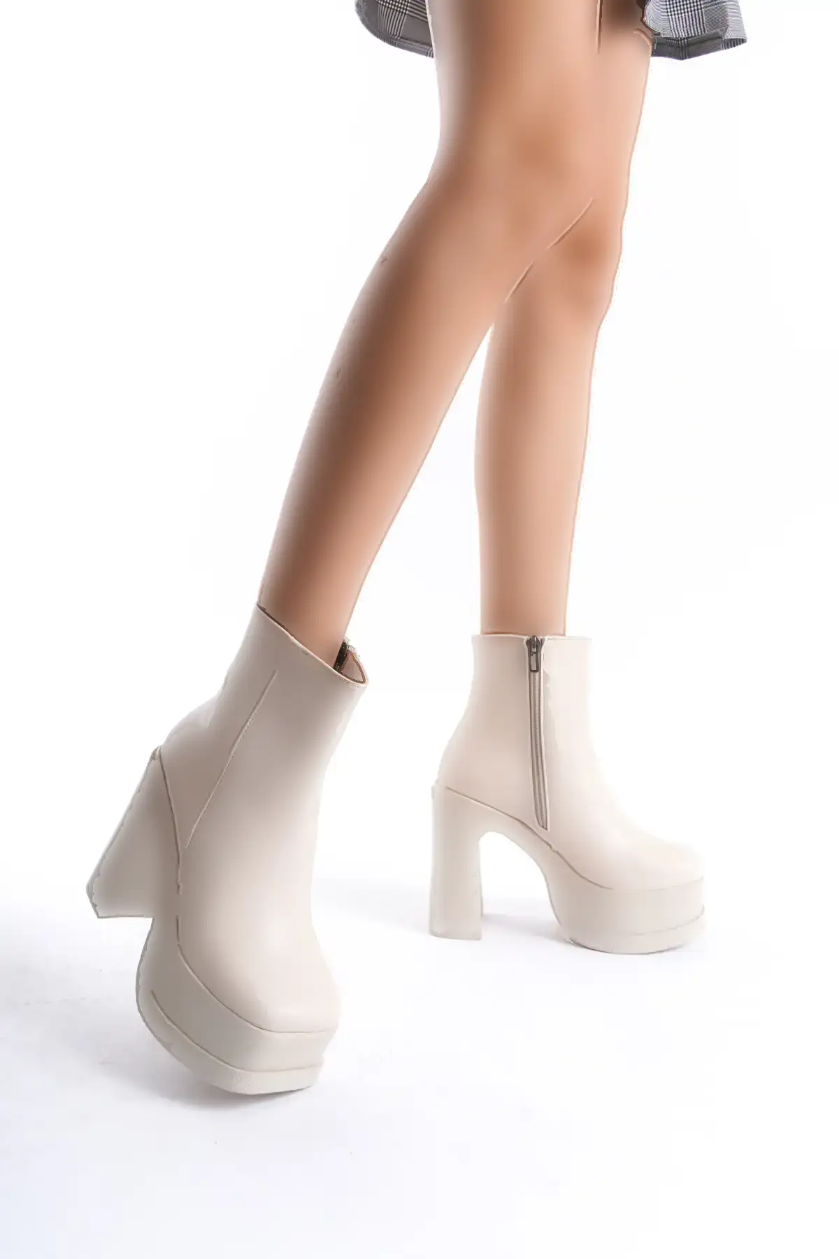 بوت و نیم بوت زنانه   طراحی شده خاص با پلتفرم بلند  پاشنه عریض، نک گرد  زیپ دار. برند Shoesers - 7790 بوت و نیم بوت زنانه طراحی شده خاص با پلتفرم بلند پاشنه عریض، نک گرد زیپ دار. برند Shoesers - 7790