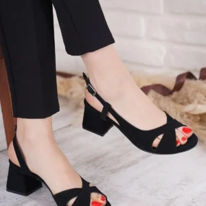 کفش صندل زنانه پاشنه کوتاه آکیپرازی با رنگ سیاه از جنس جیر برند Moda Pie - 8261