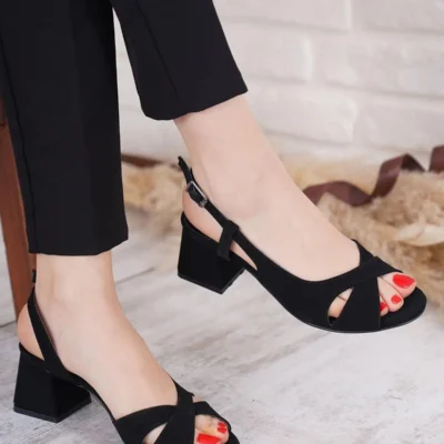 کفش صندل زنانه پاشنه کوتاه آکیپرازی با رنگ سیاه از جنس جیر برند Moda Pie - 8261