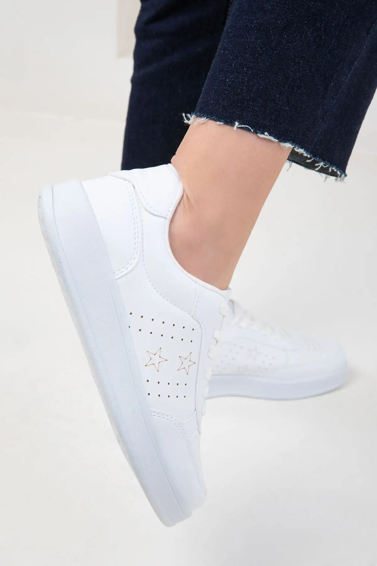 کفش کتانی زنانه   سفید 20157 برند SOHO - 7726 کفش کتانی زنانه سفید 20157 برند SOHO - 7726