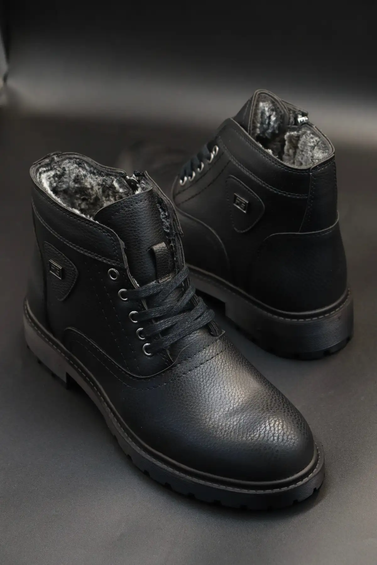 بوت مردانه کفش   مشکی با پوشش خز، مقاوم و ضد آب برند HEROD - 7588 بوت مردانه کفش مشکی با پوشش خز، مقاوم و ضد آب برند HEROD - 7588