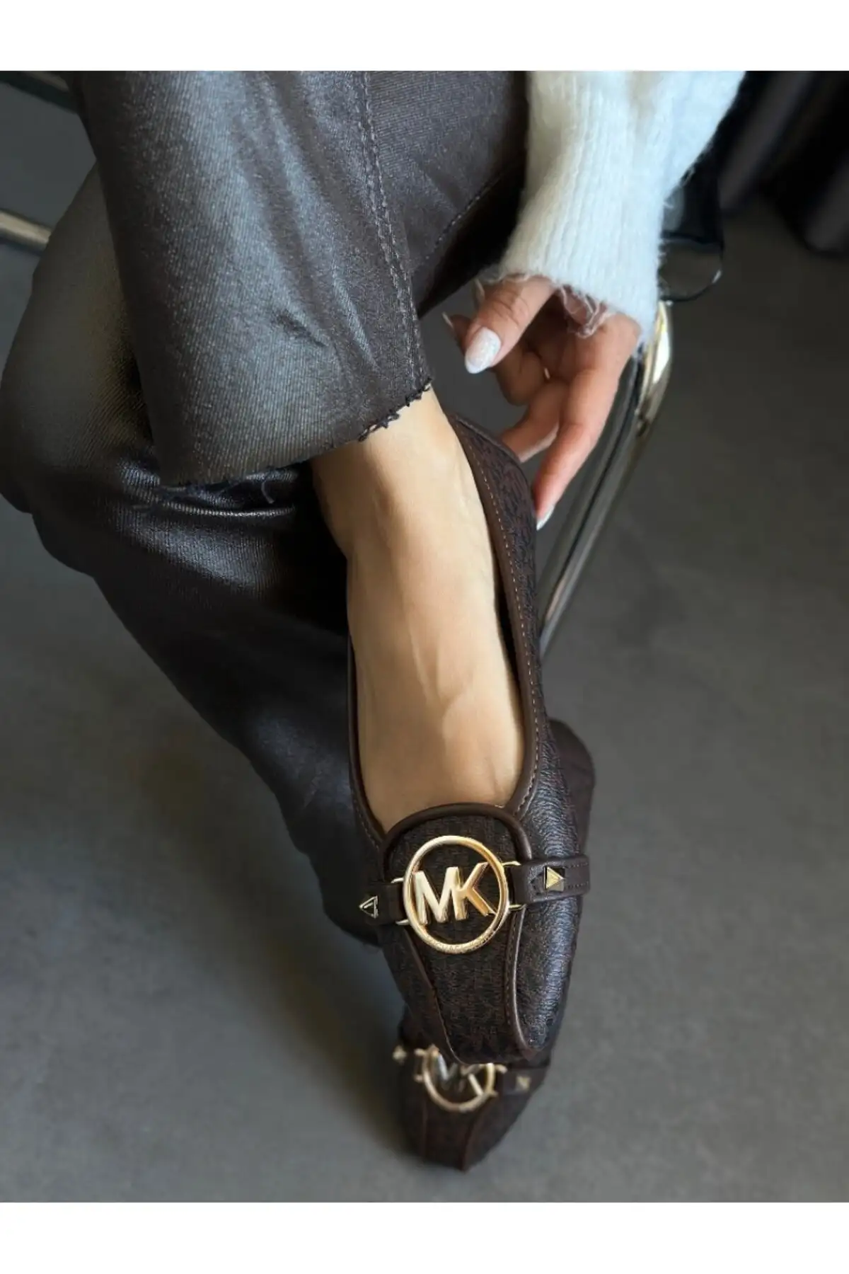 کفش تخت زنانه بابت  قهوهای با طراحی جزئیاتدار تکهای برند TubiBella - 8322 کفش تخت زنانه بابت قهوهای با طراحی جزئیاتدار تکهای برند TubiBella - 8322