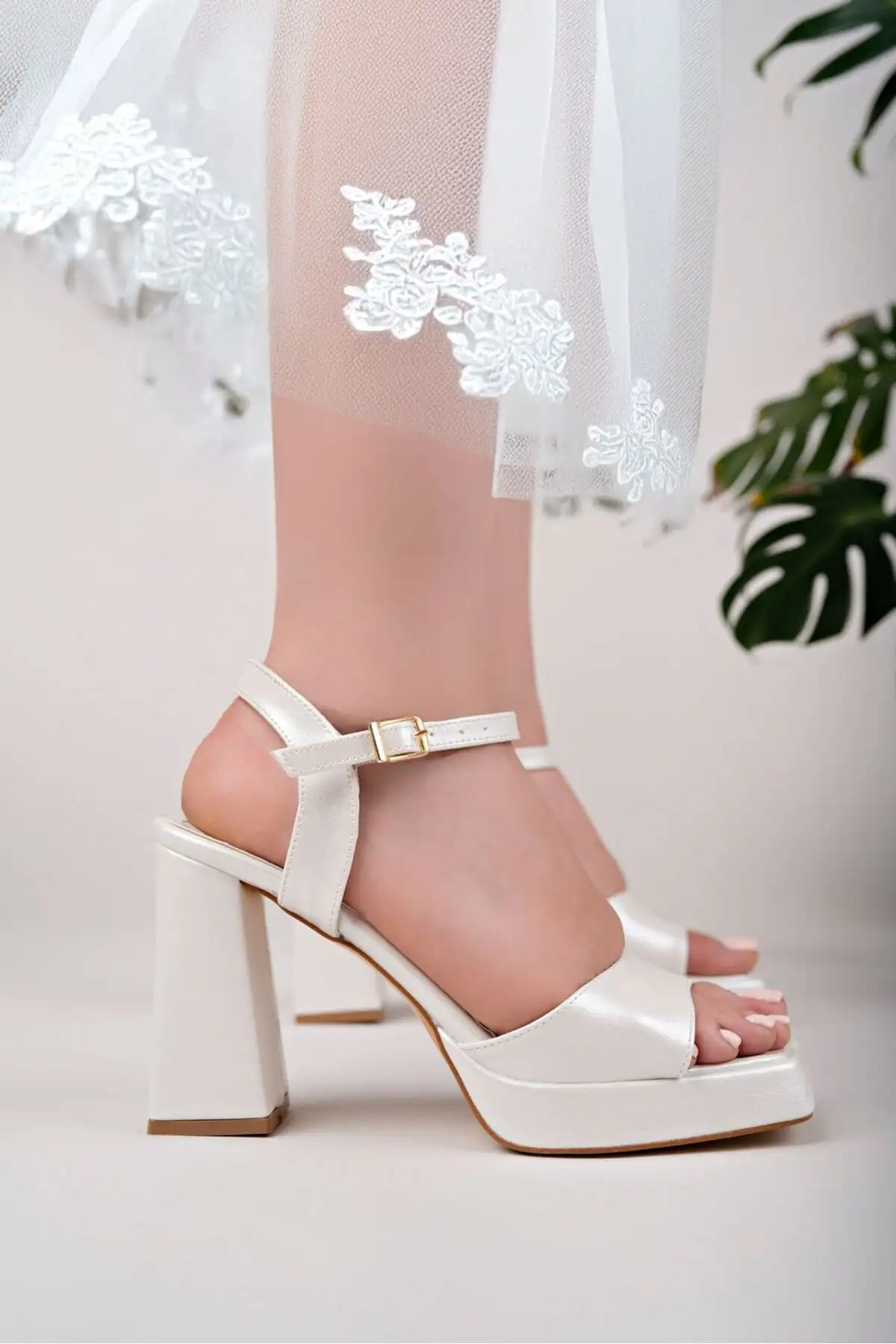 کفش پاشنه بلند زنانه  عروس پلتفرم با پاشنه  و گوشهدار  برند Lölük Moda - 7979 کفش پاشنه بلند زنانه عروس پلتفرم با پاشنه و گوشهدار برند Lölük Moda - 7979