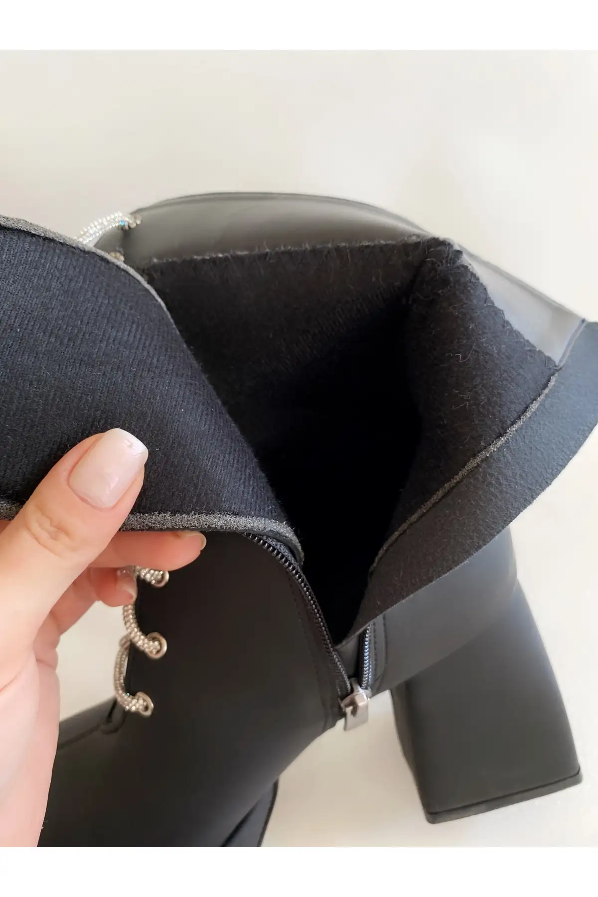 بوت و نیم بوت زنانه  پاشنهبلند پلتفرم چرم مات مشکی  با سنگهای کریستالی برند goodbye - 7822 بوت و نیم بوت زنانه پاشنهبلند پلتفرم چرم مات مشکی با سنگهای کریستالی برند goodbye - 7822