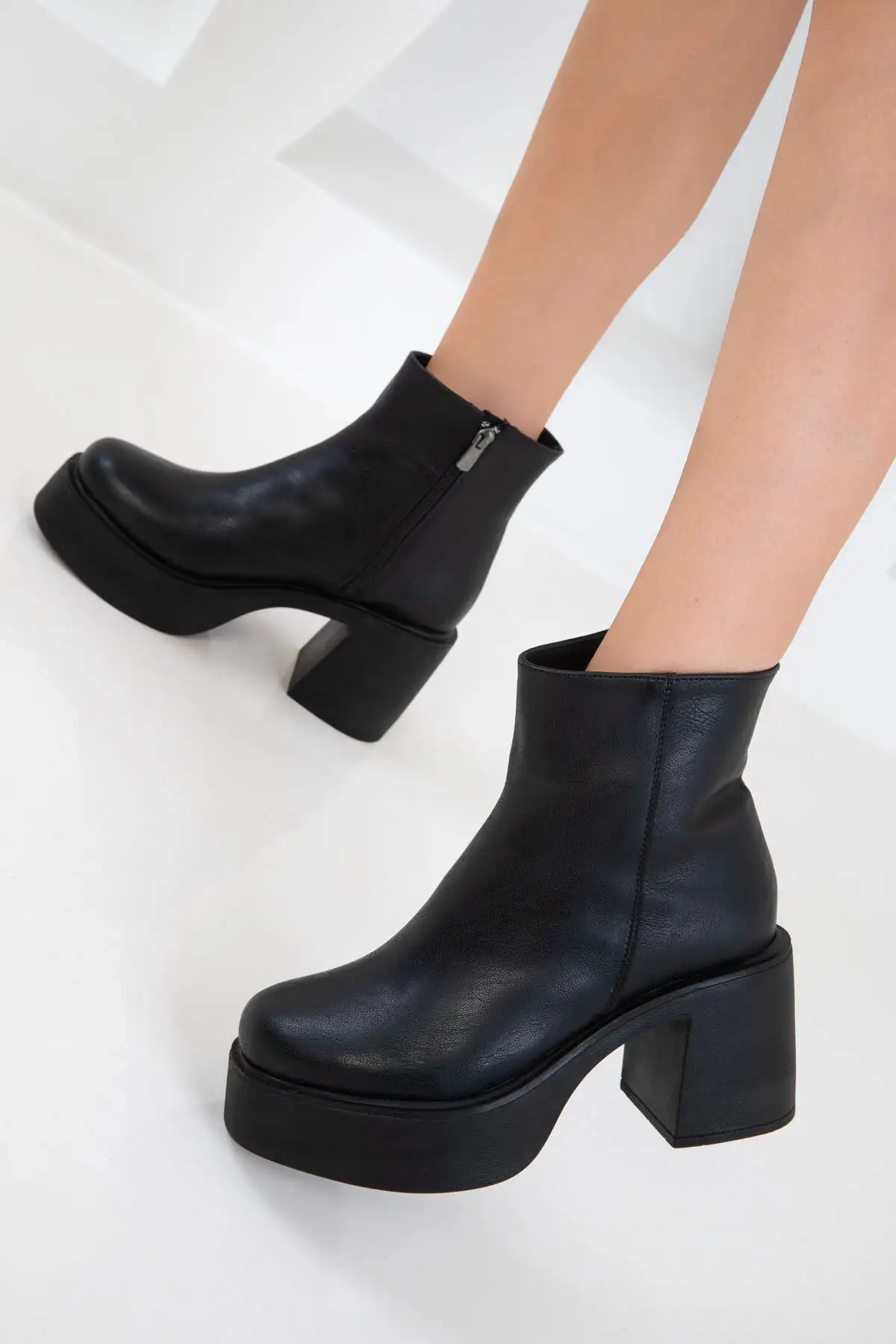 بوت و نیم‌ بوت زنانه ی مشکی 19986 برند SOHO - 7778