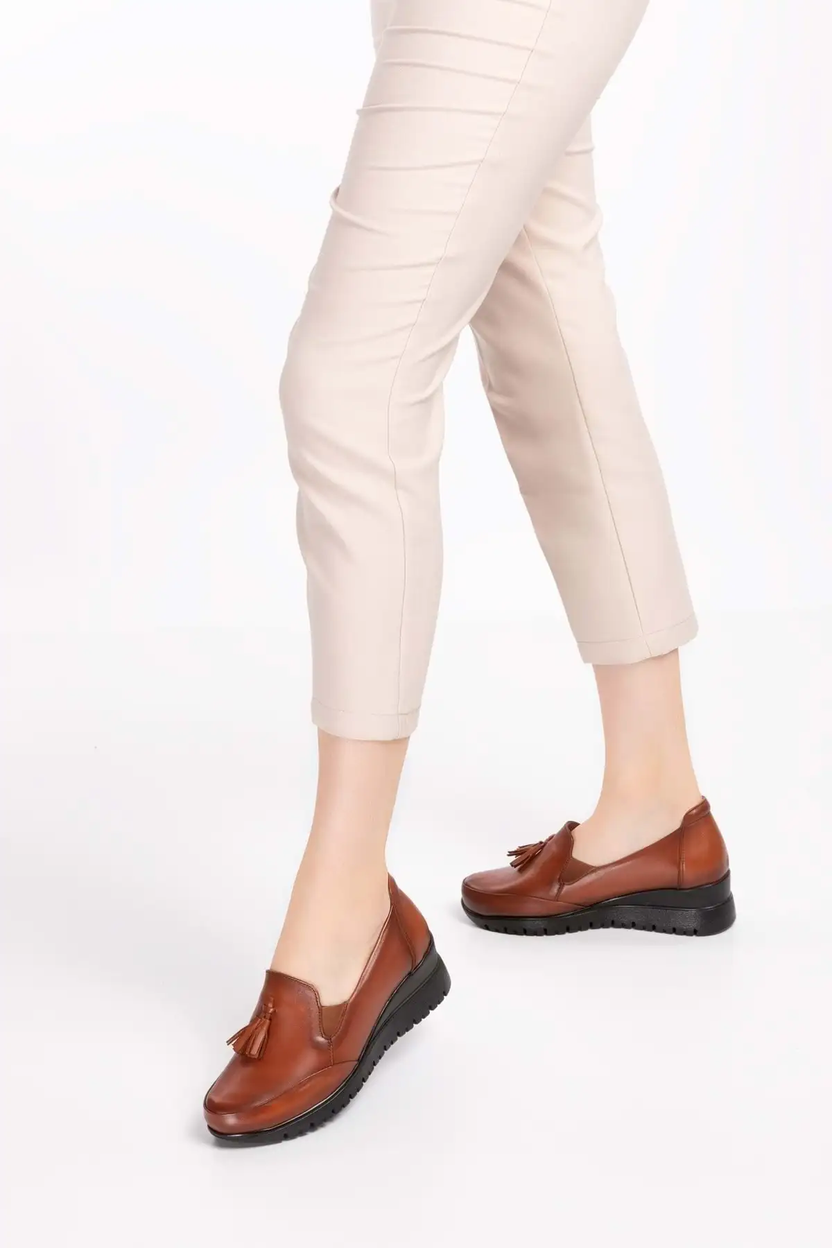 کفش زنانه روزمره با کفی آناتومیک، پاشنه پلت فرم از چرم طبیعی - رنگ آجری - سایز 37 برند Gondol - 8490