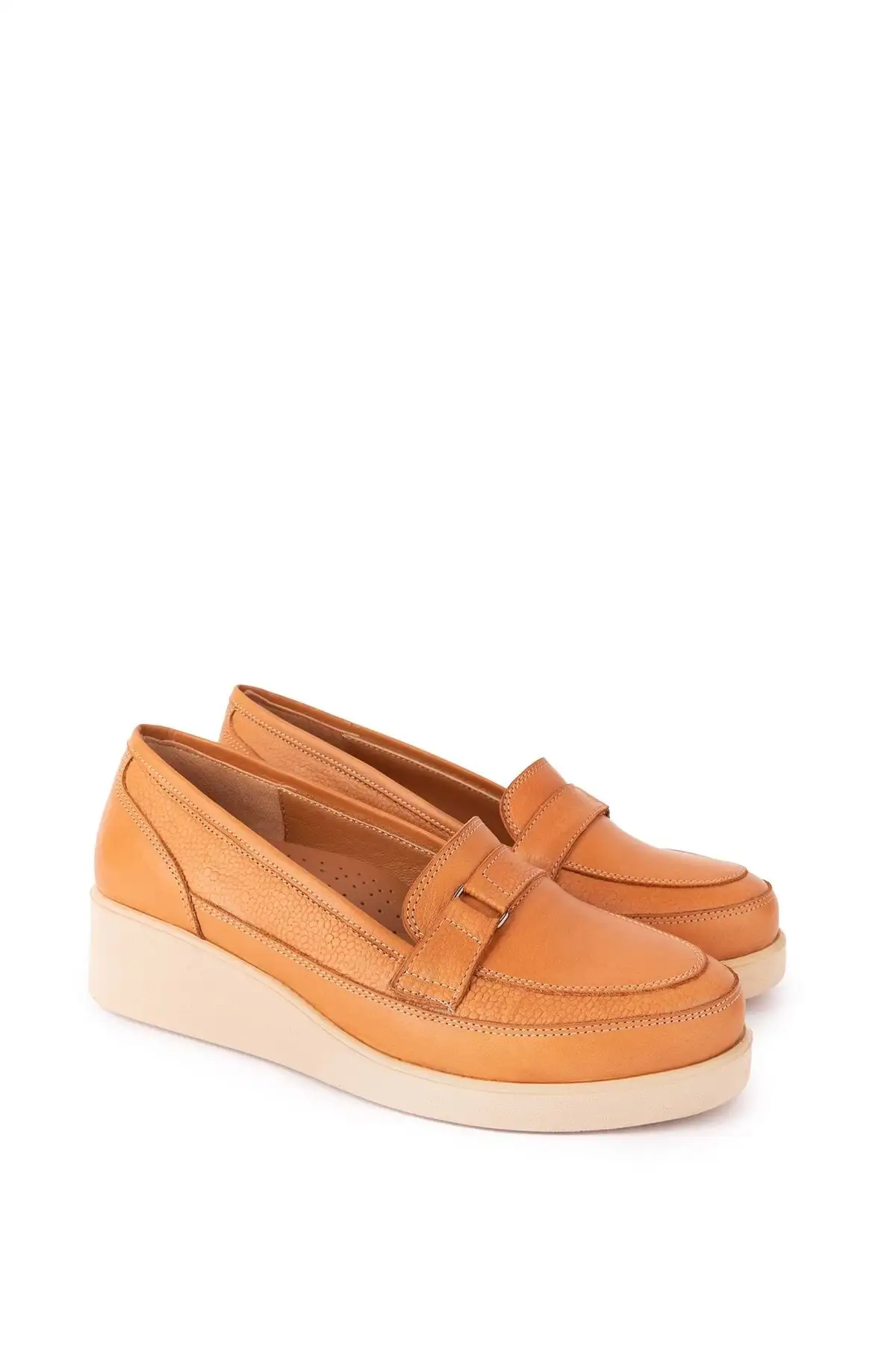 کفش زنانه راحتی با جزئیات باند کفی آناتومیک از چرم طبیعی مدل Mlk.5508 برند Gondol - 8512 کفش زنانه راحتی با جزئیات باند کفی آناتومیک از چرم طبیعی مدل Mlk.5508 برند Gondol - 8512