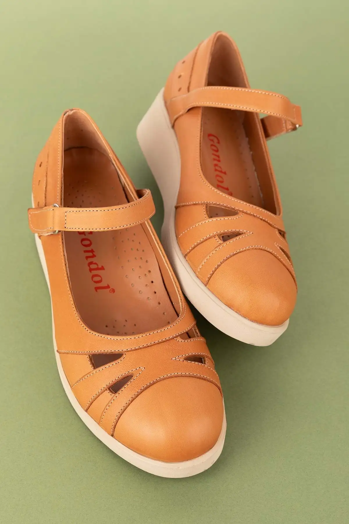 کفش زنانه راحتی با کفی آناتومیک و بند چسبی از چرم طبیعی مدل Mlk.5470 برند Gondol - 8521 کفش زنانه راحتی با کفی آناتومیک و بند چسبی از چرم طبیعی مدل Mlk.5470 برند Gondol - 8521