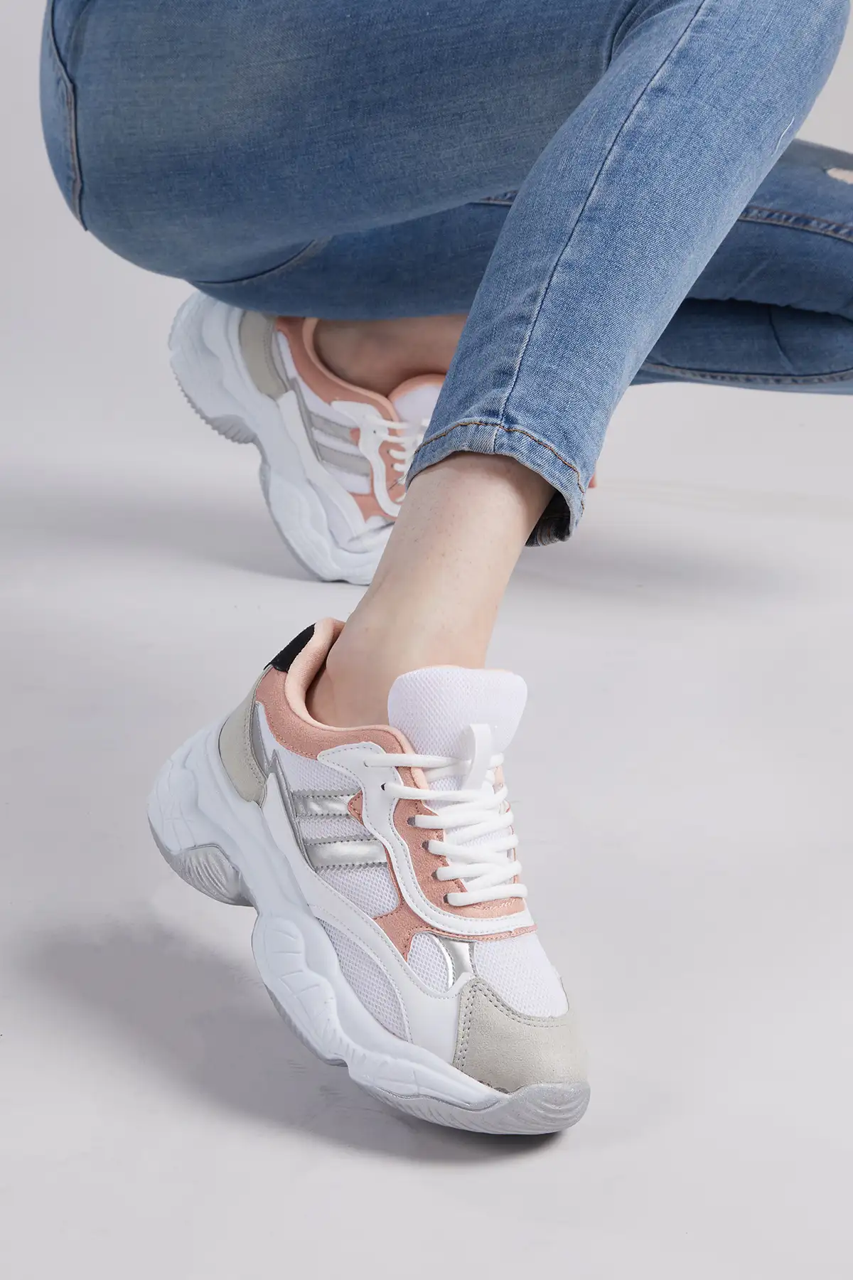 کفش کتانی زنانه ورزشی پودری سفید Tb246 برند Tonny Black - 8447