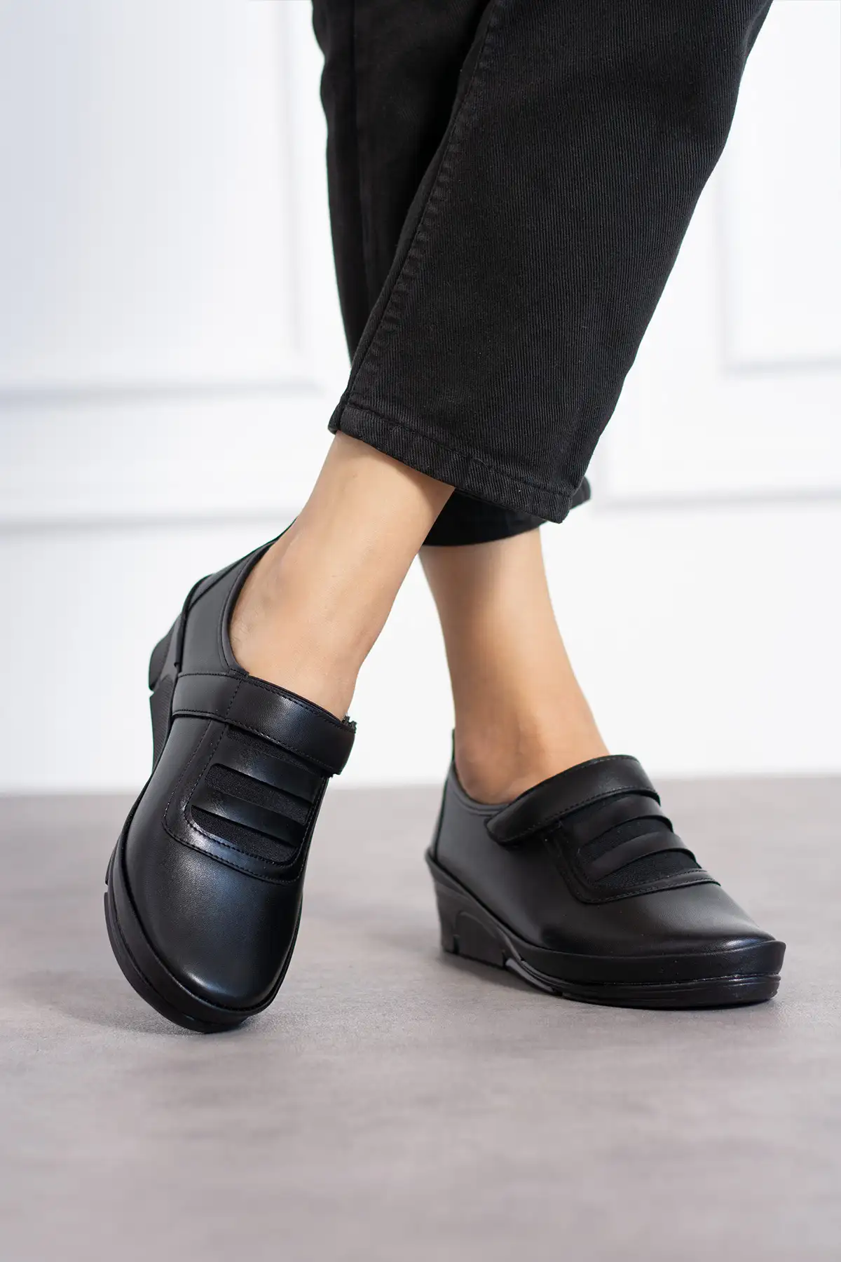 کفش زنانه روزمره اسپرت آگستیانا مشکی با ویژگی های ارتوپدیک برند ModaAmour - 8520 کفش زنانه روزمره اسپرت آگستیانا مشکی با ویژگی های ارتوپدیک برند ModaAmour - 8520