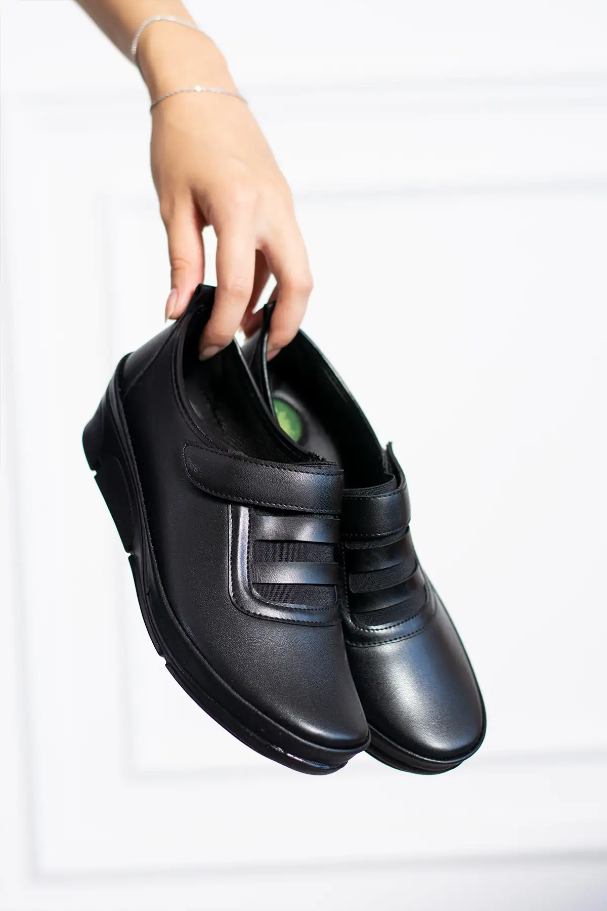 کفش زنانه روزمره اسپرت آگستیانا مشکی با ویژگی های ارتوپدیک برند ModaAmour - 8520 کفش زنانه روزمره اسپرت آگستیانا مشکی با ویژگی های ارتوپدیک برند ModaAmour - 8520