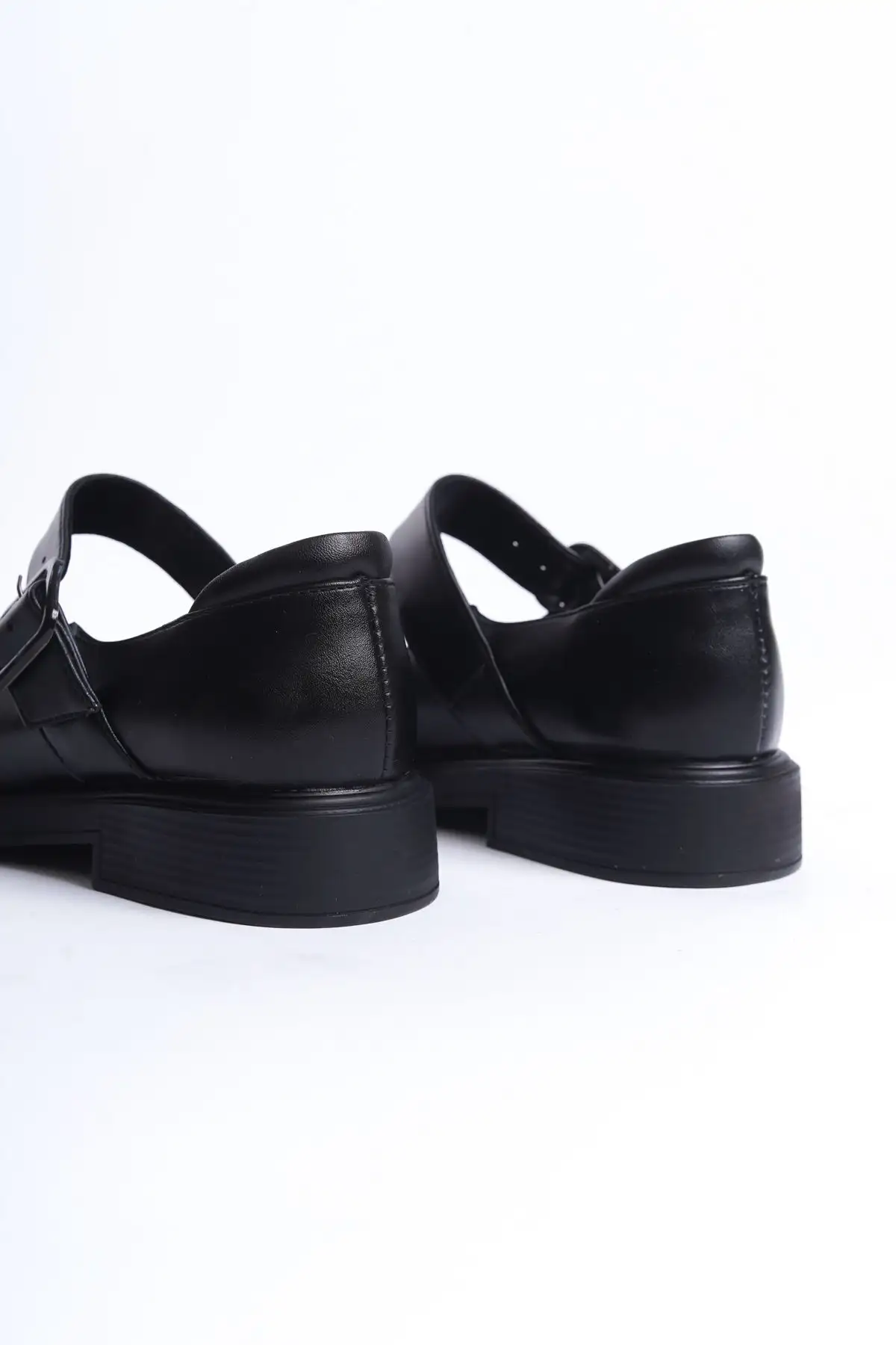 کفش لوفر زنانه روزانه ماری کدین با بندهای قلابدار و طراحی ماکوزن برند MARSEDO - 8483 کفش لوفر زنانه روزانه ماری کدین با بندهای قلابدار و طراحی ماکوزن برند MARSEDO - 8483