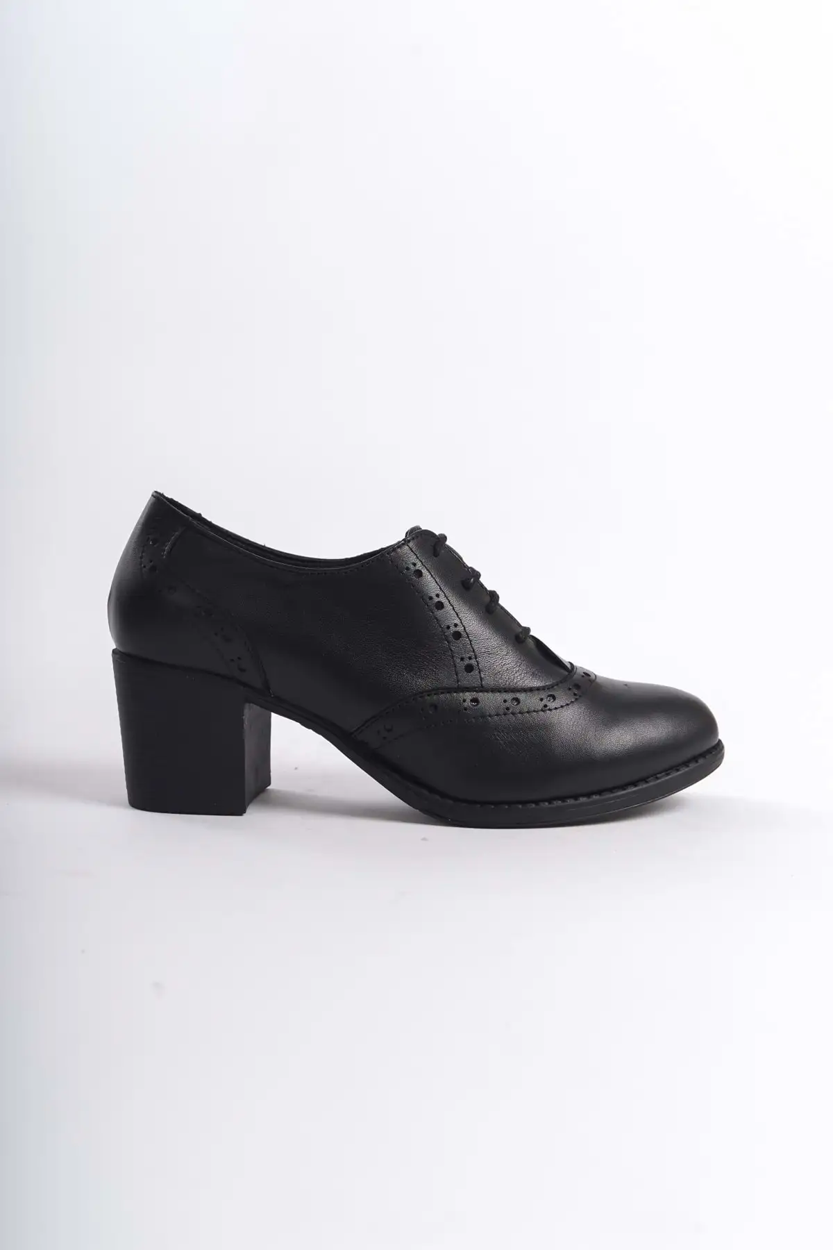 کفش زنانه پاشنهدار کلاسیک مشکی چرمی طبیعی با بند برند ANALİN SHOES - 8496 کفش زنانه پاشنهدار کلاسیک مشکی چرمی طبیعی با بند برند ANALİN SHOES - 8496