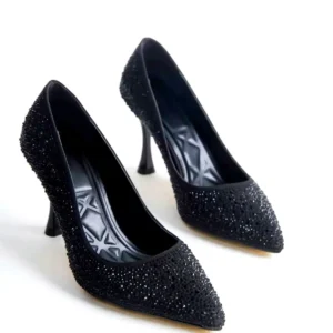 کفش پاشنه‌ بلند زنانه با رویه پارچه‌ای، نوک تیز و دار تزئین‌شده با سنگ‌های زینتی برند v.s.h velvet - 8527