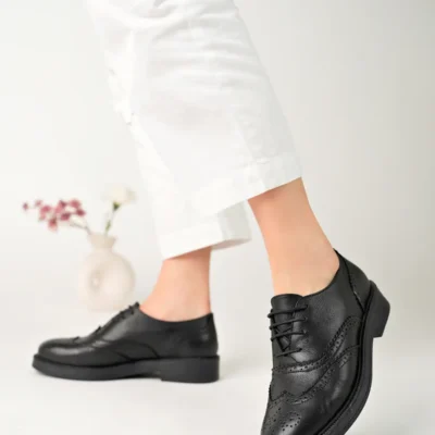 کفش زنانه چرم طبیعی سیاه برند GNS Shoes - 8476