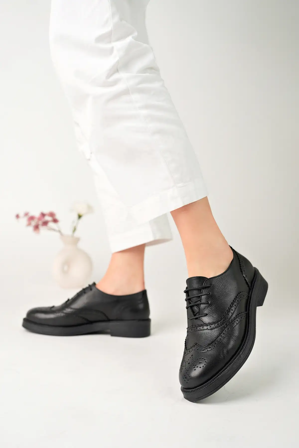 کفش زنانه چرم طبیعی سیاه برند GNS Shoes - 8476 کفش زنانه چرم طبیعی سیاه برند GNS Shoes - 8476