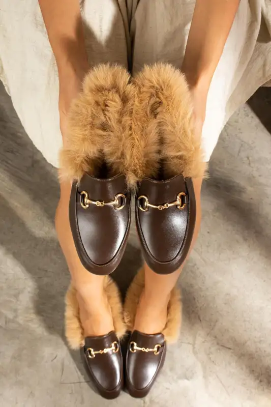 کفش لوفر زنانه بابت قهوهای تیره با کفی خزدار برند diclepolat - 8554 کفش لوفر زنانه بابت قهوهای تیره با کفی خزدار برند diclepolat - 8554