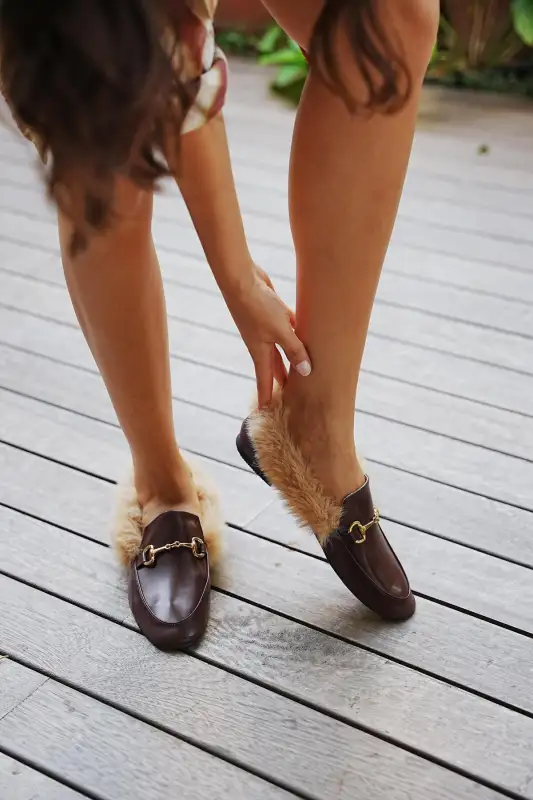 کفش لوفر زنانه بابت قهوهای تیره با کفی خزدار برند diclepolat - 8554 کفش لوفر زنانه بابت قهوهای تیره با کفی خزدار برند diclepolat - 8554