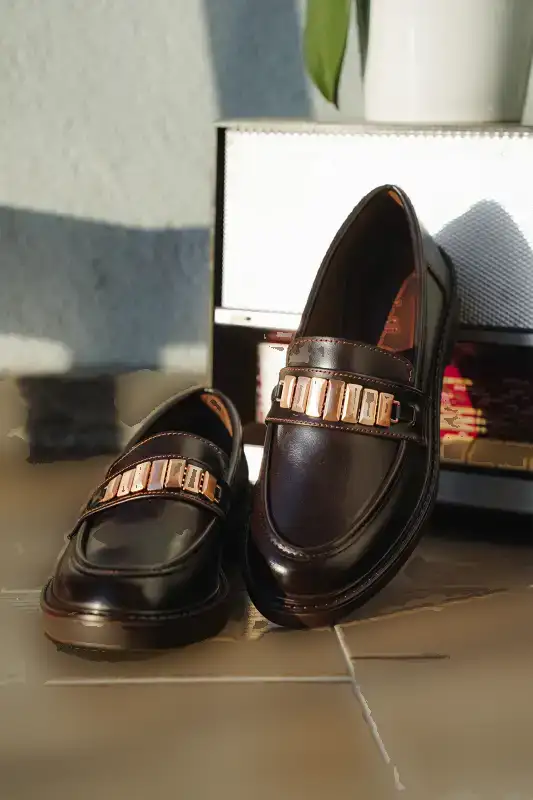 کفش لوفر زنانه روزمره مدل با قفل، رنگ قهوهای ویلیوم برند Marjin - 8564 کفش لوفر زنانه روزمره مدل با قفل، رنگ قهوهای ویلیوم برند Marjin - 8564