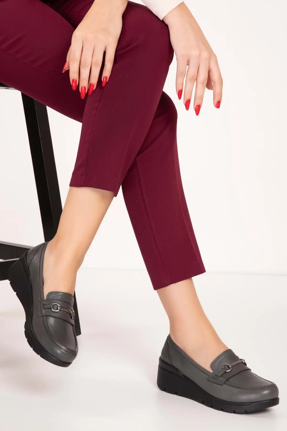 کفش زنانه راحت با جزئیات بند، زیره آناتومیک از چرم طبیعی Esfa.2086 برند Gondol - 8479 کفش زنانه راحت با جزئیات بند، زیره آناتومیک از چرم طبیعی Esfa.2086 برند Gondol - 8479