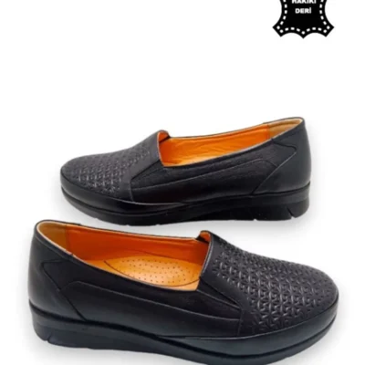 کفش زنانه مادرانه کاملاً اورتوپدیک با رویه چرم طبیعی مشکی و داخل چرم راحتی برند MAGIC SHOES - 8467