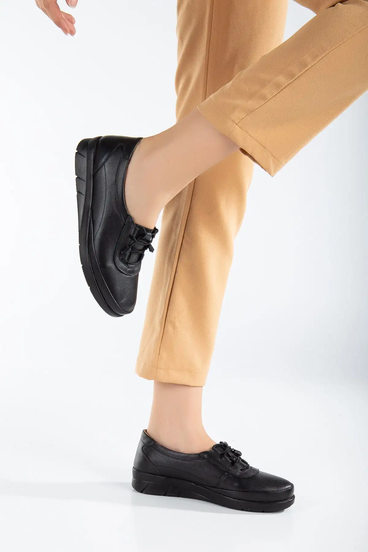 کفش زنانه مادرانه ارگونومیک با رویه و زیره چرم طبیعی و بند لاستیکی انعطافپذیر برند The Dortex Shoes - 8486 کفش زنانه مادرانه ارگونومیک با رویه و زیره چرم طبیعی و بند لاستیکی انعطافپذیر برند The Dortex Shoes - 8486