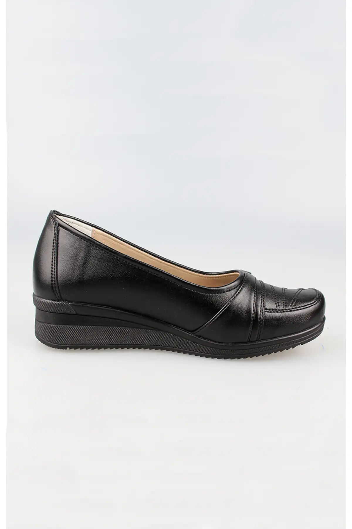 کفش زنانه روزمره با کفی چرم طبیعی و سیستم پاشنه از نوع (R) رنگ مشکی برای مادران راحت و مقاوم مدل C55 برند EDİK - 8501 کفش زنانه روزمره با کفی چرم طبیعی و سیستم پاشنه از نوع (R) رنگ مشکی برای مادران راحت و مقاوم مدل C55 برند EDİK - 8501
