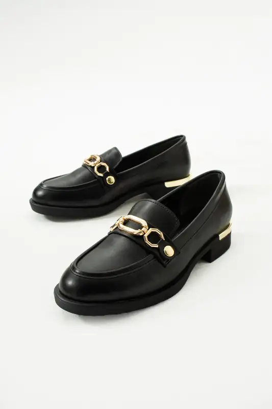 کفش لوفر زنانه چرم مات مشکی، راحت و شیک روزمره، پاشنه‌دار با نوار طلایی برند Güllü Shoes - 8581