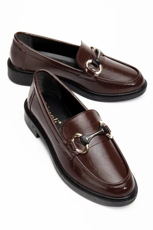 کفش لوفر زنانه لوافر با جزئیات و طراحی قهوهای تیره برند RİSSOLİ - 8548 کفش لوفر زنانه لوافر با جزئیات و طراحی قهوهای تیره برند RİSSOLİ - 8548