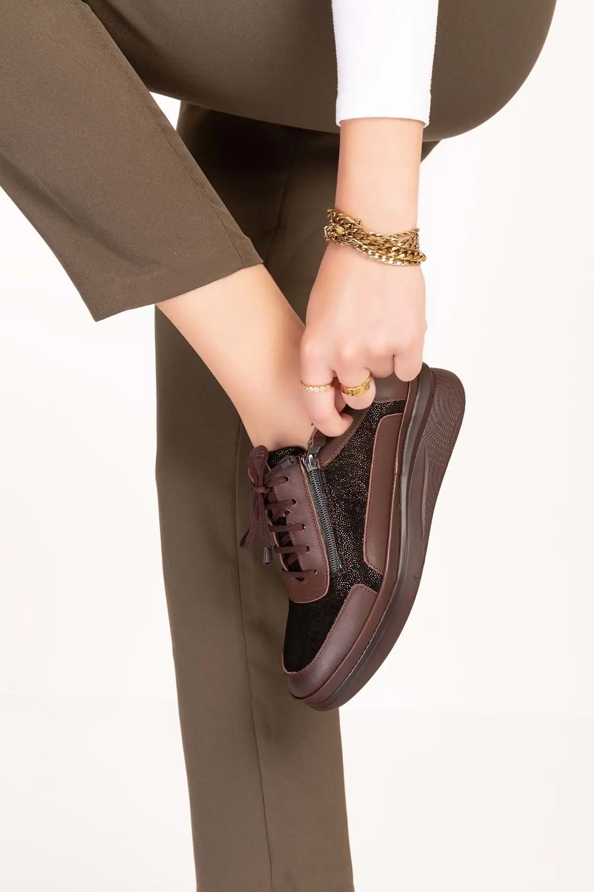 کفش زنانه راحت با زیره آناتومیک و زیپ دار از چرم طبیعی مدل Usl.2149 برند Gondol - 8498 کفش زنانه راحت با زیره آناتومیک و زیپ دار از چرم طبیعی مدل Usl.2149 برند Gondol - 8498