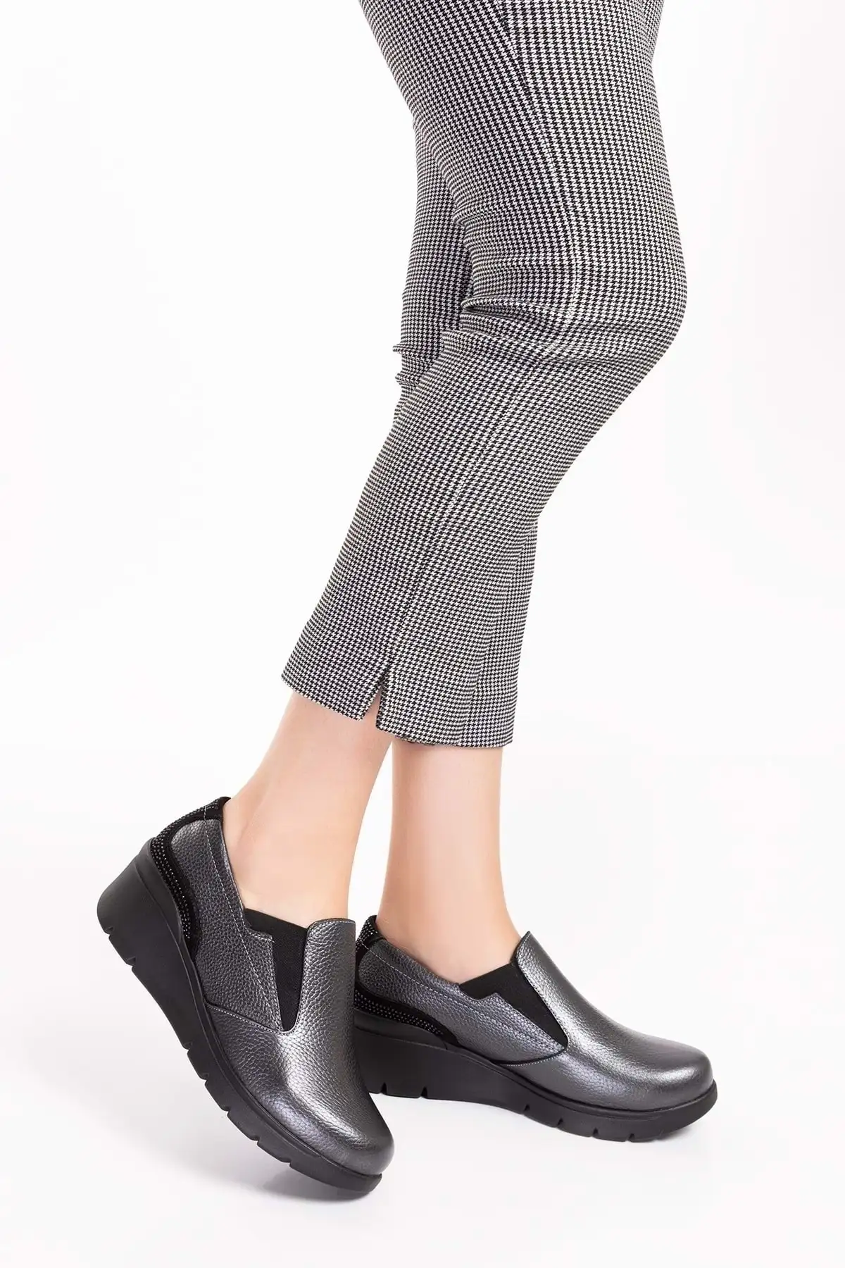 کفش زنانه راحتی با کفی آناتومیک از چرم طبیعی اسفا.4052 - رنگ آنتراسیت - شماره 38 برند Gondol - 8491 کفش زنانه راحتی با کفی آناتومیک از چرم طبیعی اسفا.4052 - رنگ آنتراسیت - شماره 38 برند Gondol - 8491