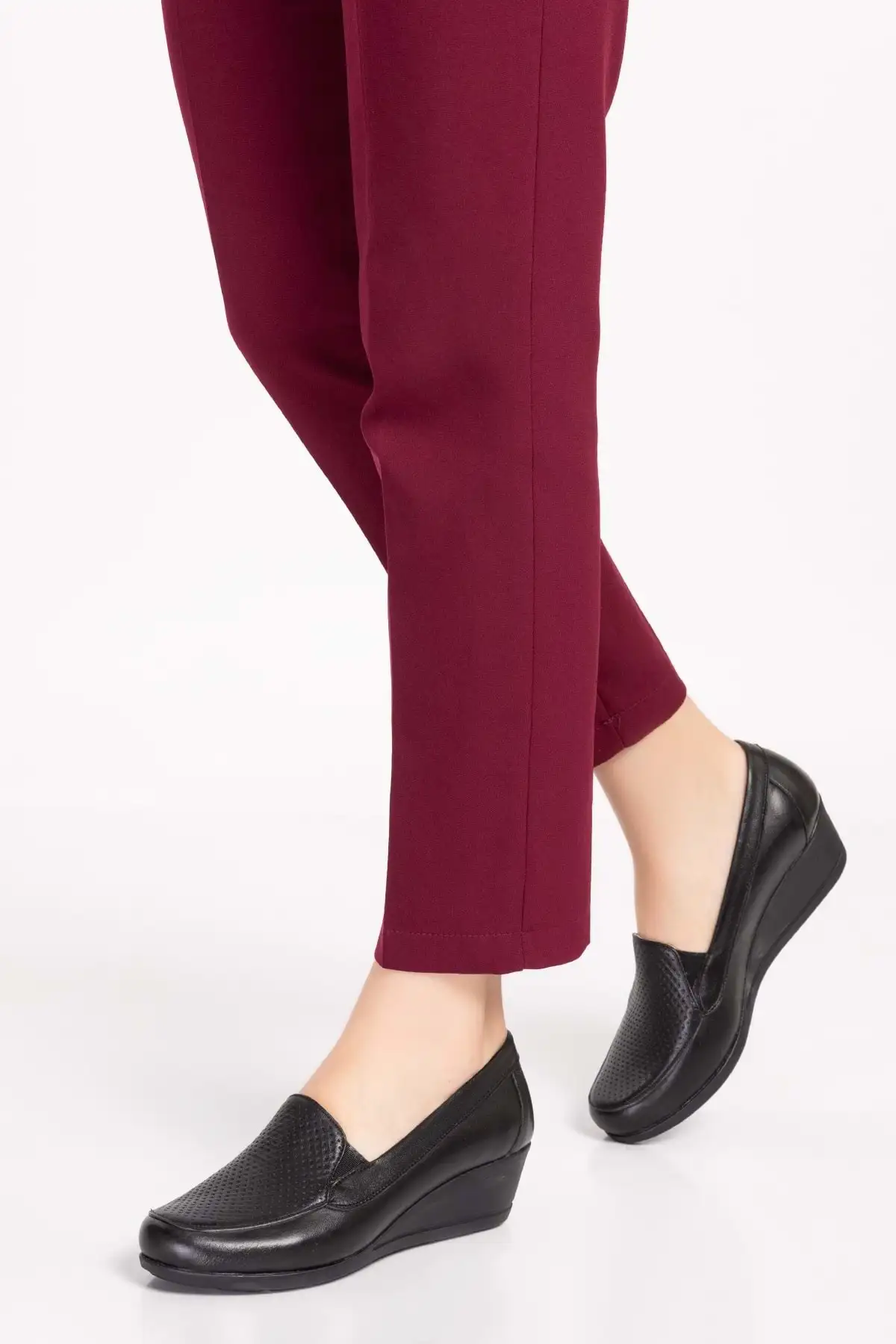 کفش زنانه طبی چرم اصل مدل VDT.2606 برند Gondol - 8472 کفش زنانه طبی چرم اصل مدل VDT.2606 برند Gondol - 8472